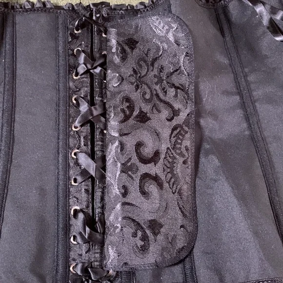 NWT elegant bustier w/ matching thong. Approx. 14 in. Expands approx. 4 inches - Picture 7 of 11